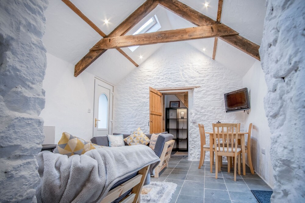 Pembroke Vacations - The Anchor Light - 1 Bed - Freshwest Beach Retreat - Property Image 12