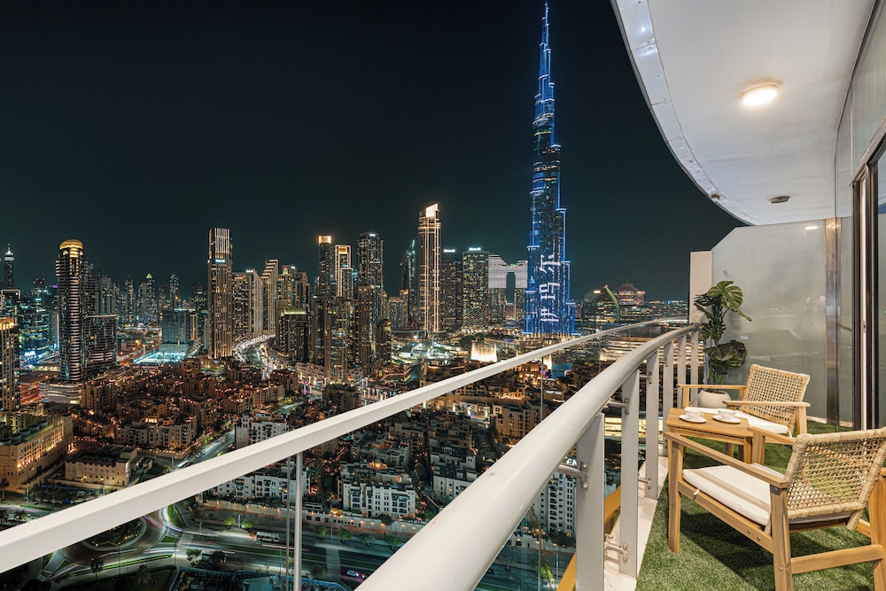 DAMAC Suites by Hostiva – Burj & Fountain