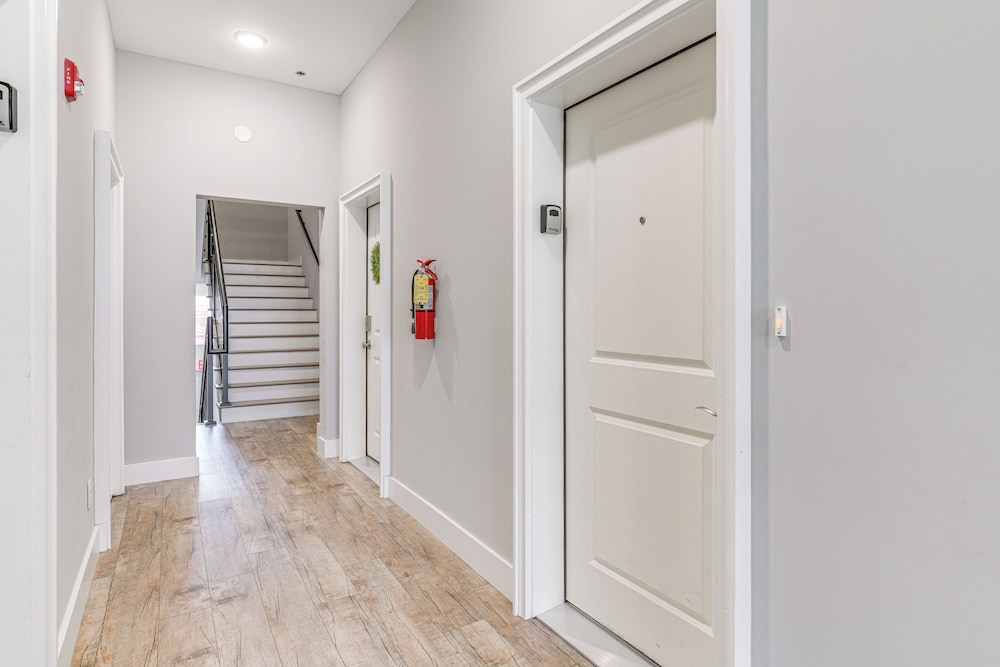 Balconies: Walkable Southside Chattanooga Condo!
