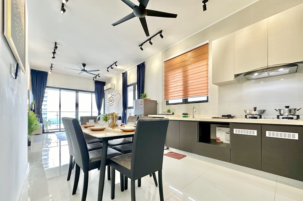 Country Garden Danga Bay Sea View Homestay by Stayrene