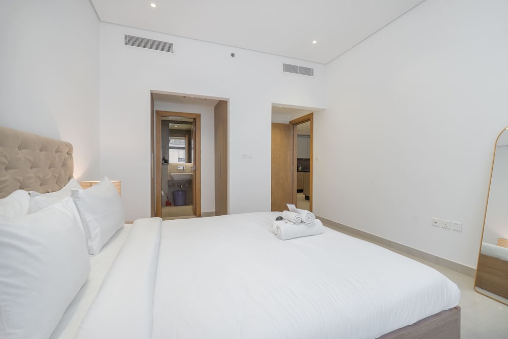 Lovely and Spacious 1 BR in Divine Residences