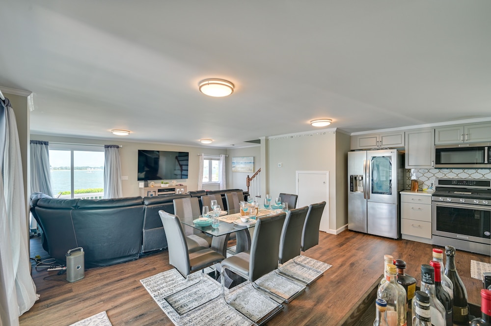 Weymouth Waterfront Getaway w/ Swim Spa & Hot Tub