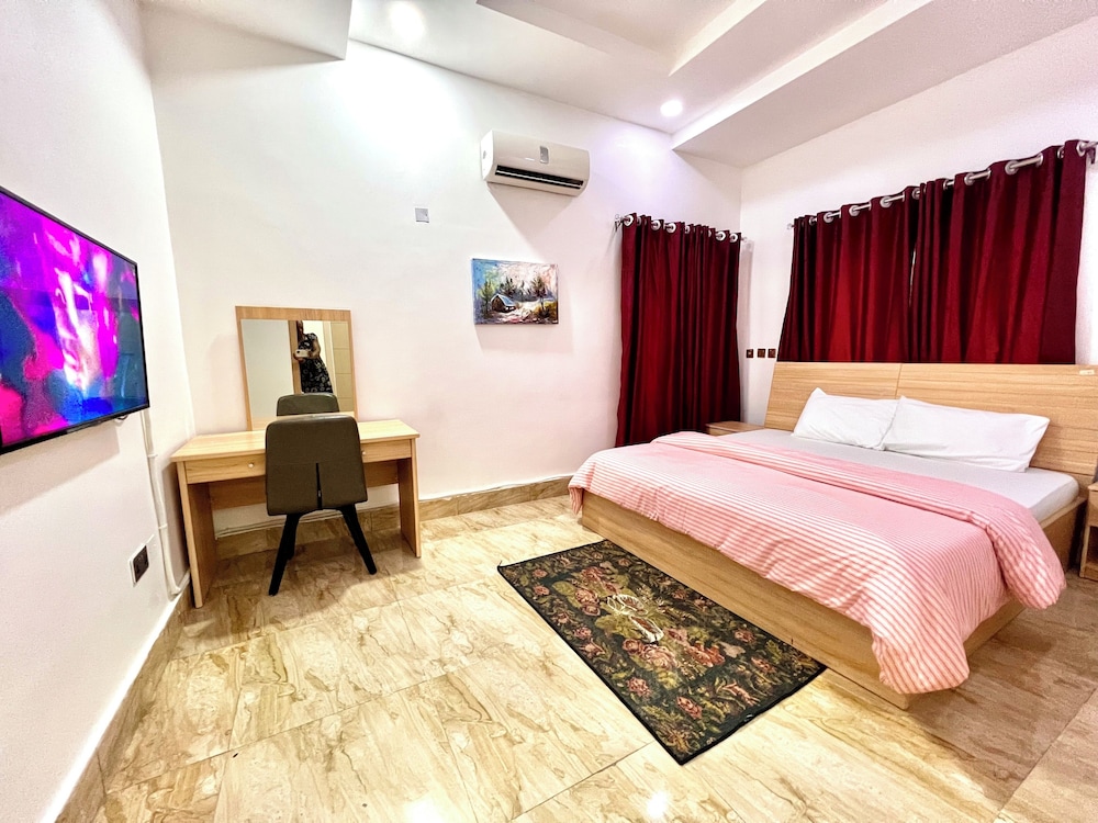 FURNISHED APARTMENTS