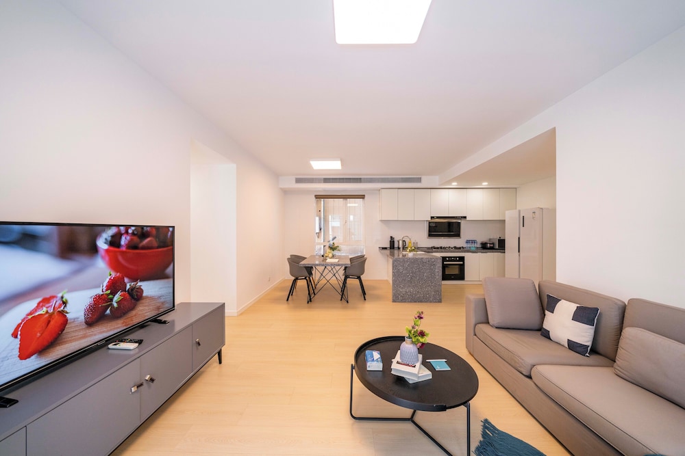 Tyms Bright 2BR 1BA Apt Xuhui Center