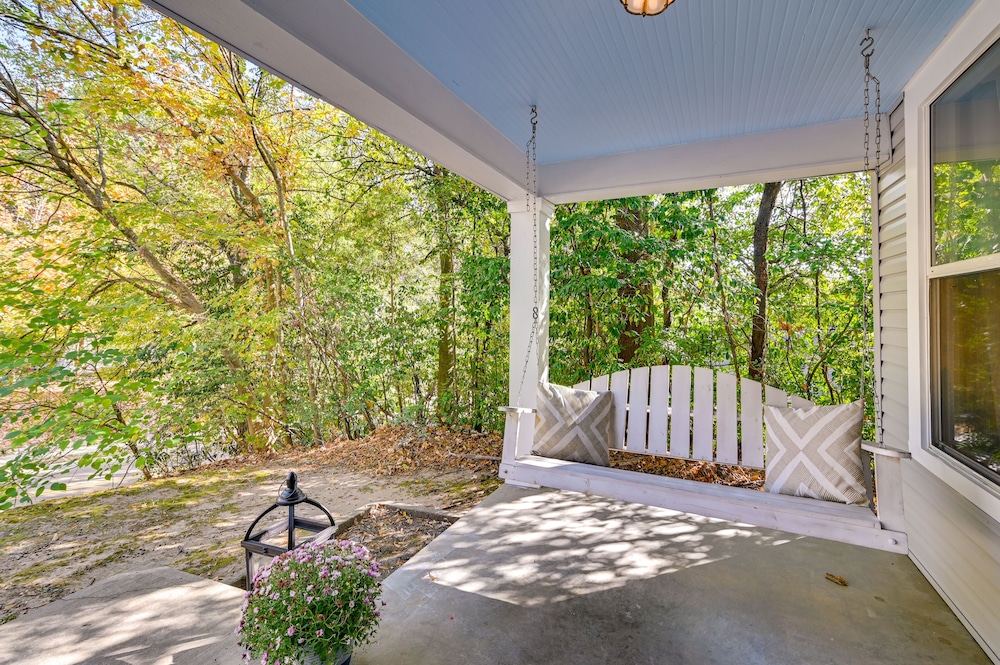 Oxford Vacations - Centrally Located Home Steps to Oxford Square! - Property Image 8