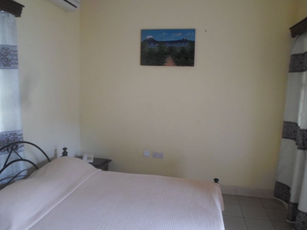 Tarn Hut Resort