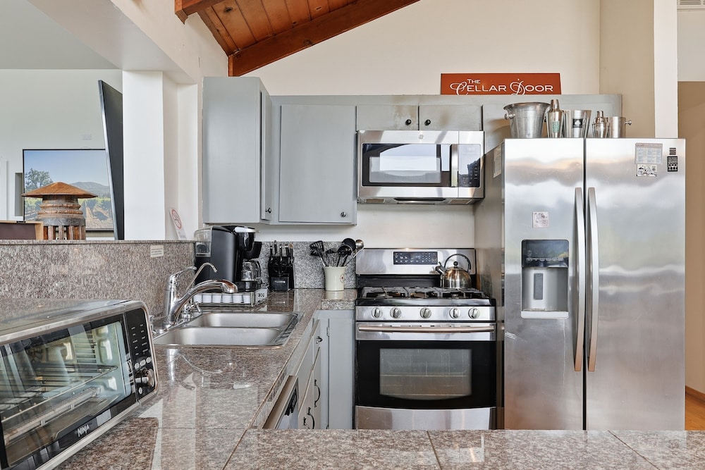 Adventure Alexander Valley Lodge With Pool & Hot Tub 6 Bedroom Villa