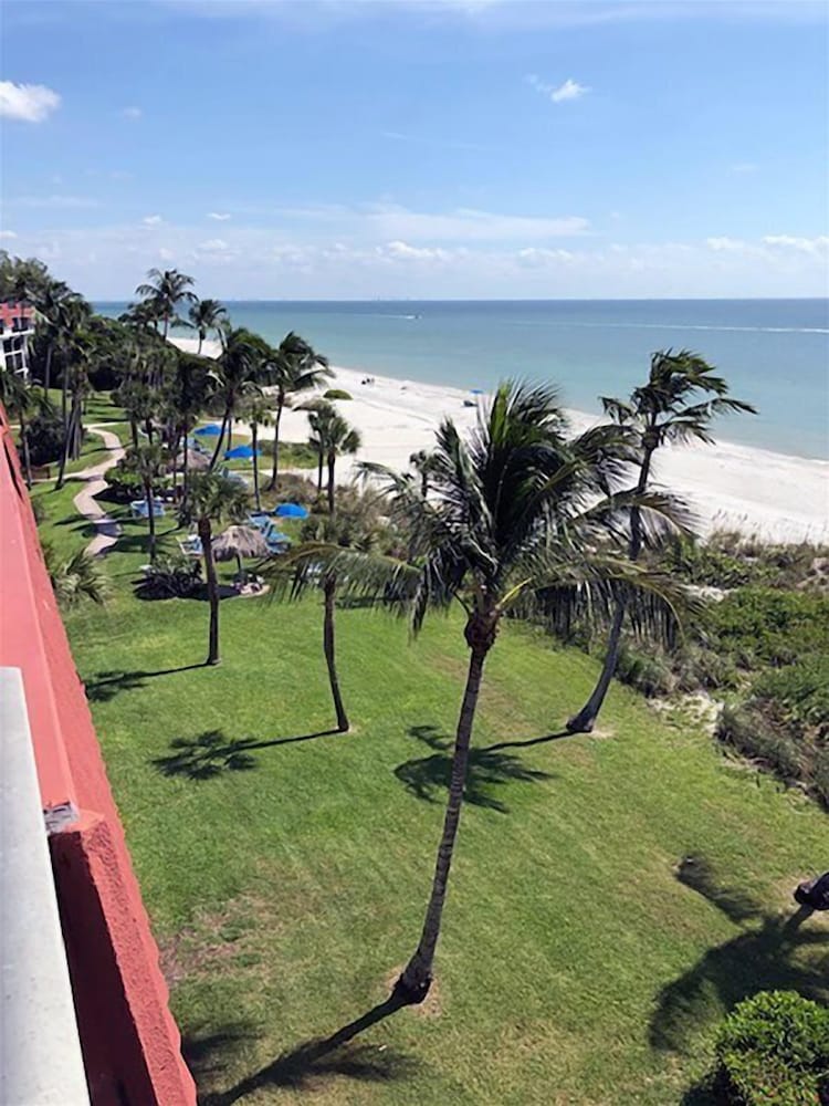 Pointe Santo Condos by Dream Vacation Rentals