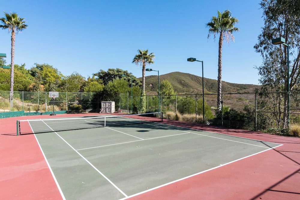 Resort-style Estate w/ Pool, Game Room & Tennis Court Near Wineries The Tennis Ranch by Avantstay