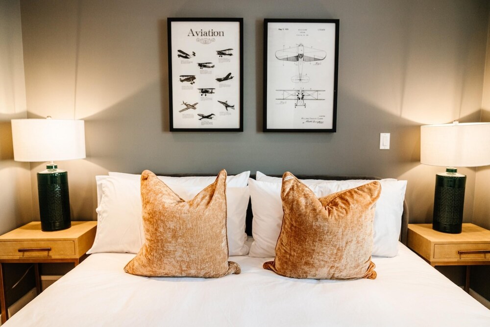 Dt Hot Tub Sauna Huge Yard - Image 3