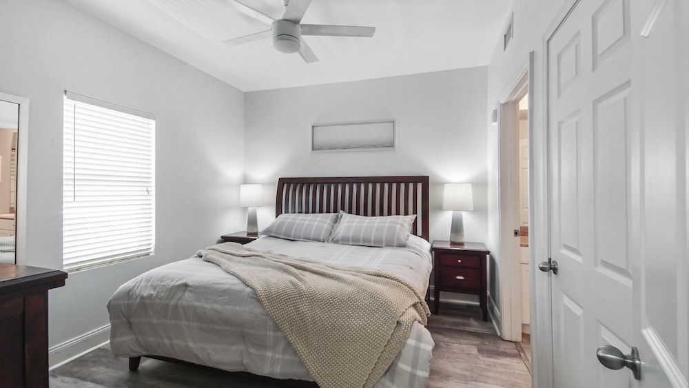 Laketown Wharf 1116