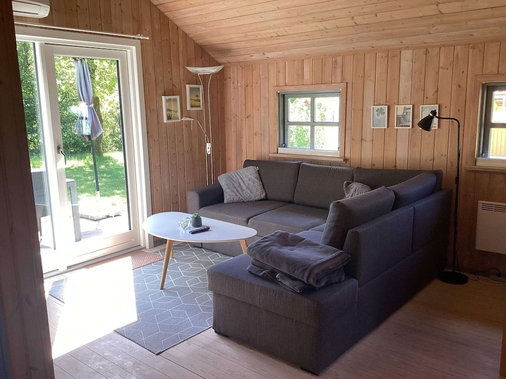 6 Person Holiday Home in Hovborg