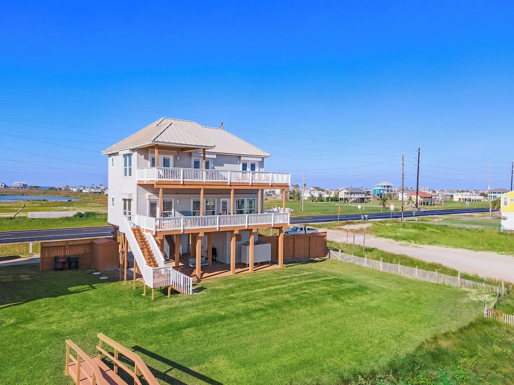 Beach Heaven by Ryson Vacation Rentals