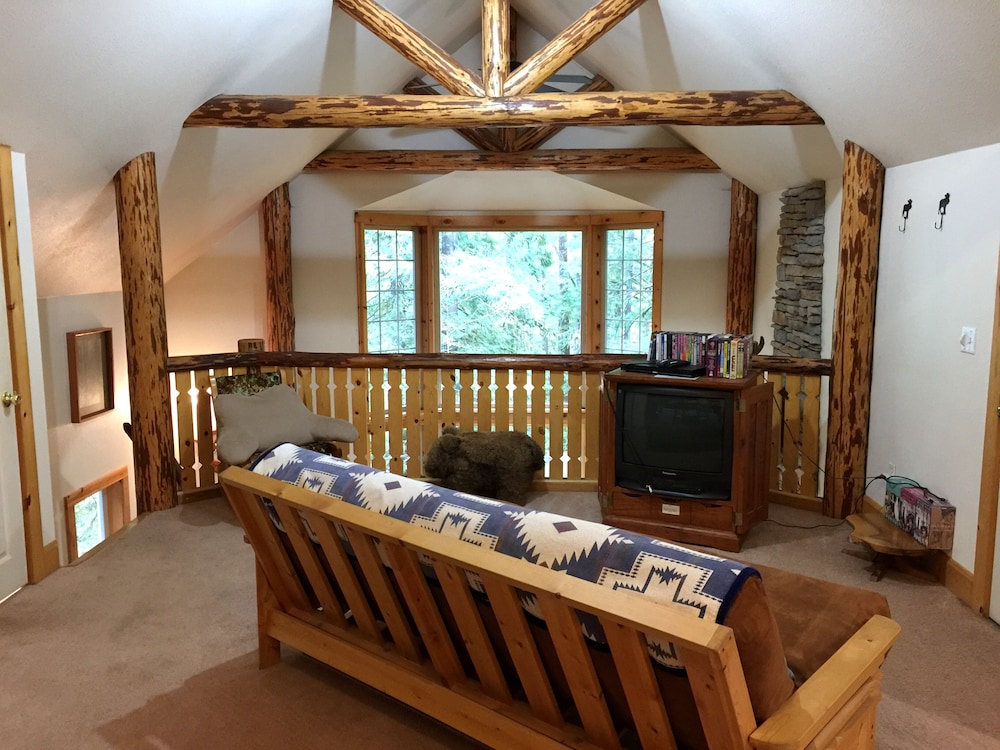 Snowline Cabin #25 A Country-style pet Friendly Cabin With hot tub and Wifi! view 4
