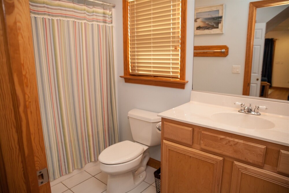 Spartina 3 Bedroom Cottage by RedAwning