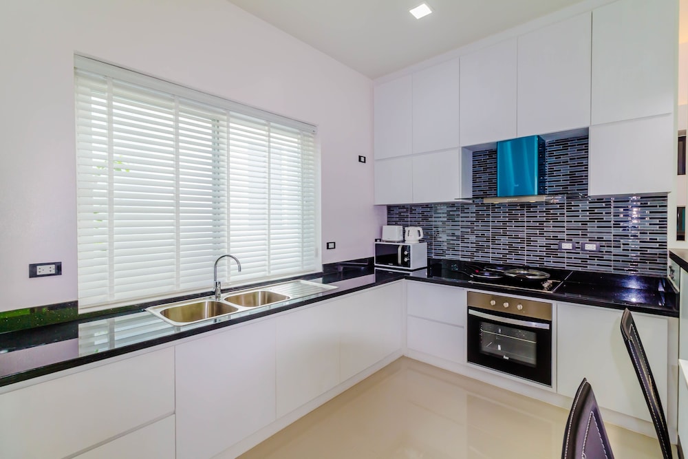Chalong Hill Tropical Garden Homes