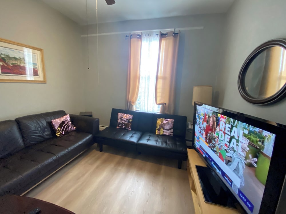 Charming 2 Bedrooms apt One Step to NYC