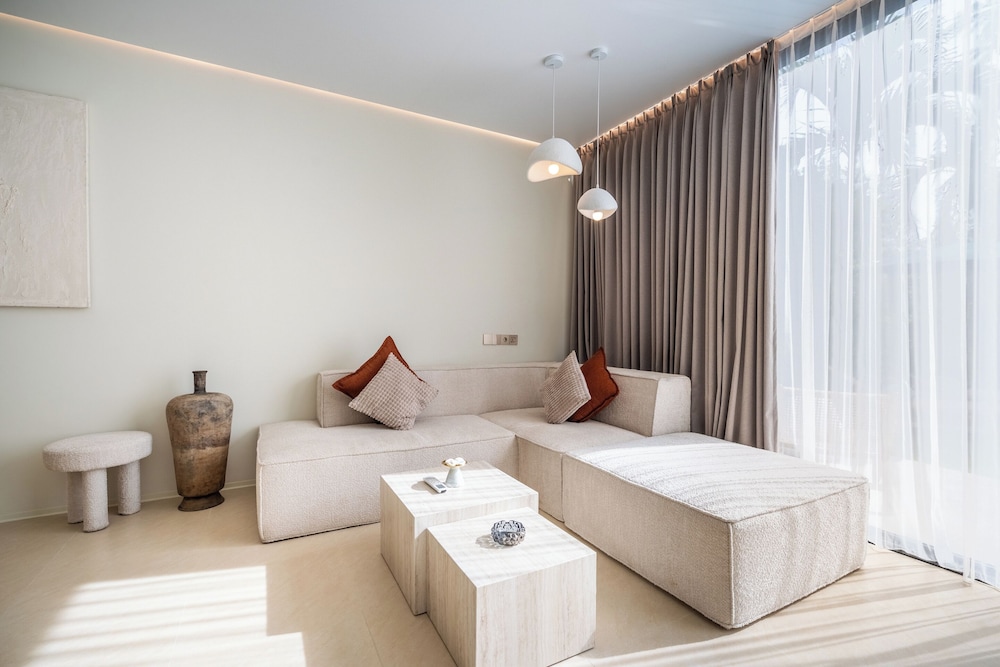 Hidden City Ubud - Modern Villas & Townhouses with Private Pools, Nature Views and Wellness Access