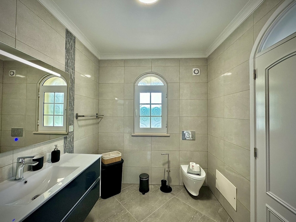 Quarteira Premium Villa by Homing