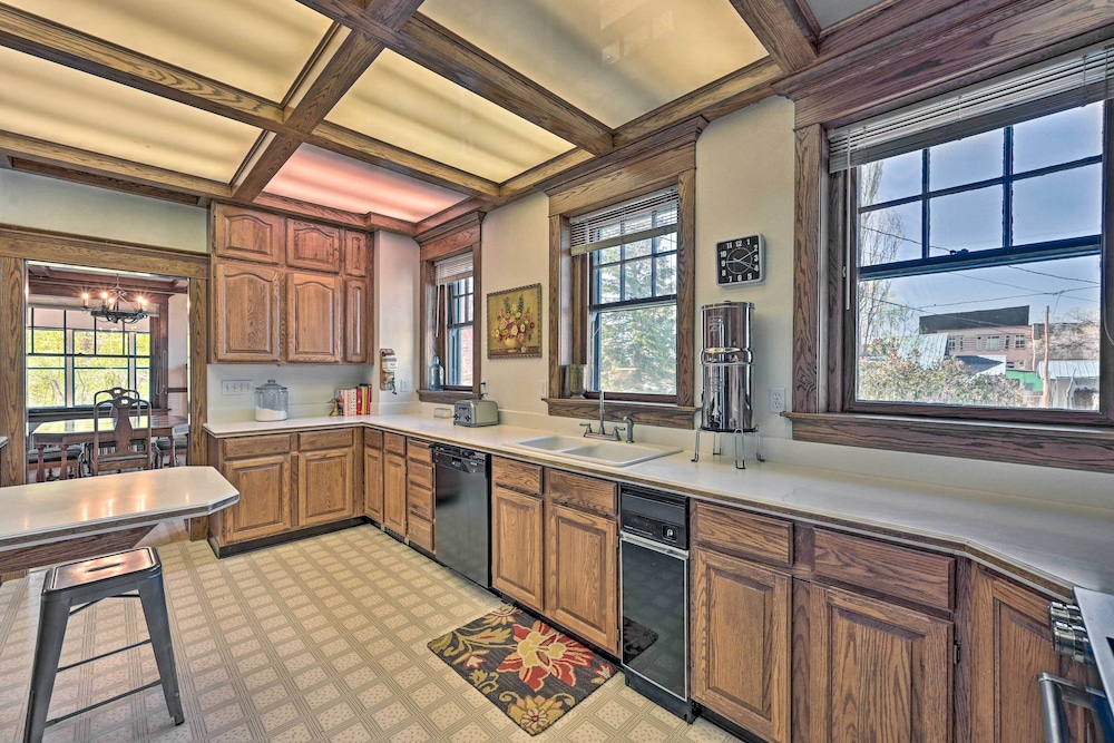 Spacious 'old Saguache Manor' - Built in 1914 view 5