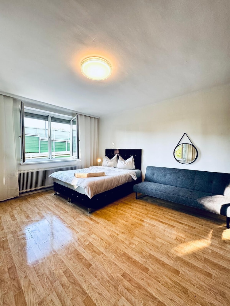 Cozy Garden Villa near Danube For 16P