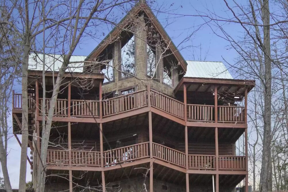Smoky Treehouse Lodge #614 view 5