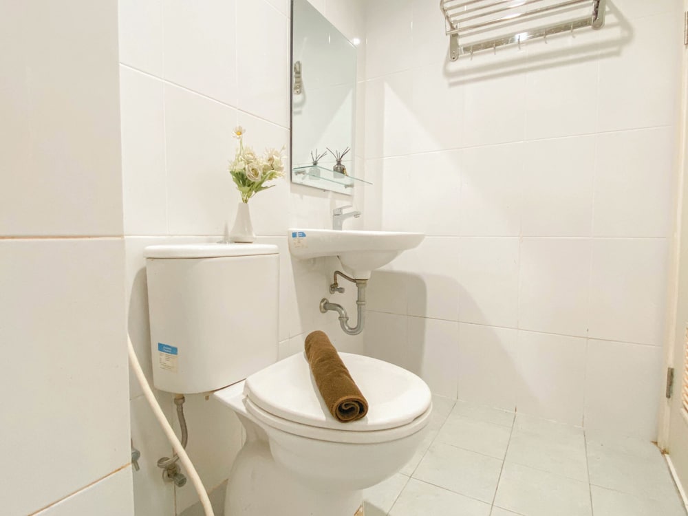 Homey And Modern 2Br At Patraland Urbano Apartment