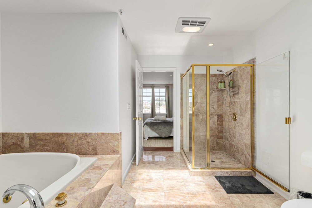 @ Marbella Lane - Vibrant 5BR Home in Daly City