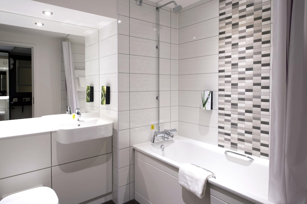 Premier Inn Newbury Town Centre South A339, photo 21