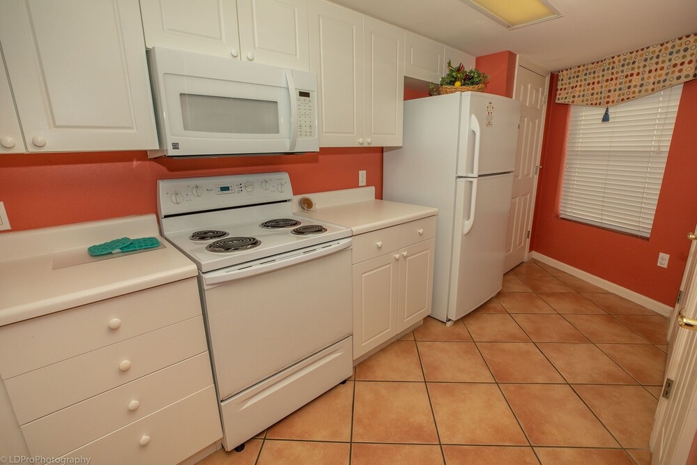 Seacrest 605 is a 2 BR Gulf Front on Okaloosa Island by RedAwning view 5
