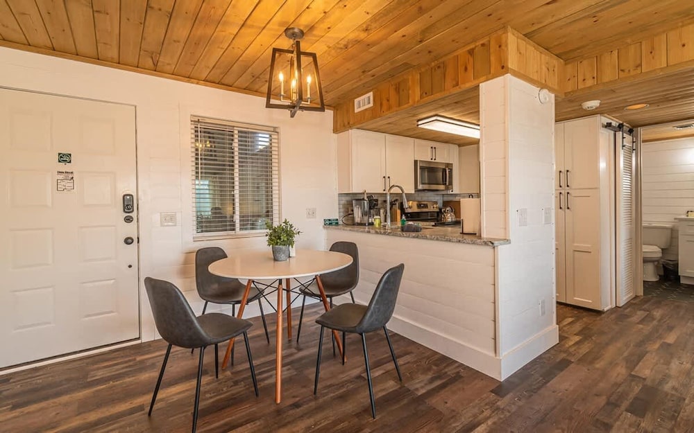 Indoor Pool Access Full Kitchen Mountain Views