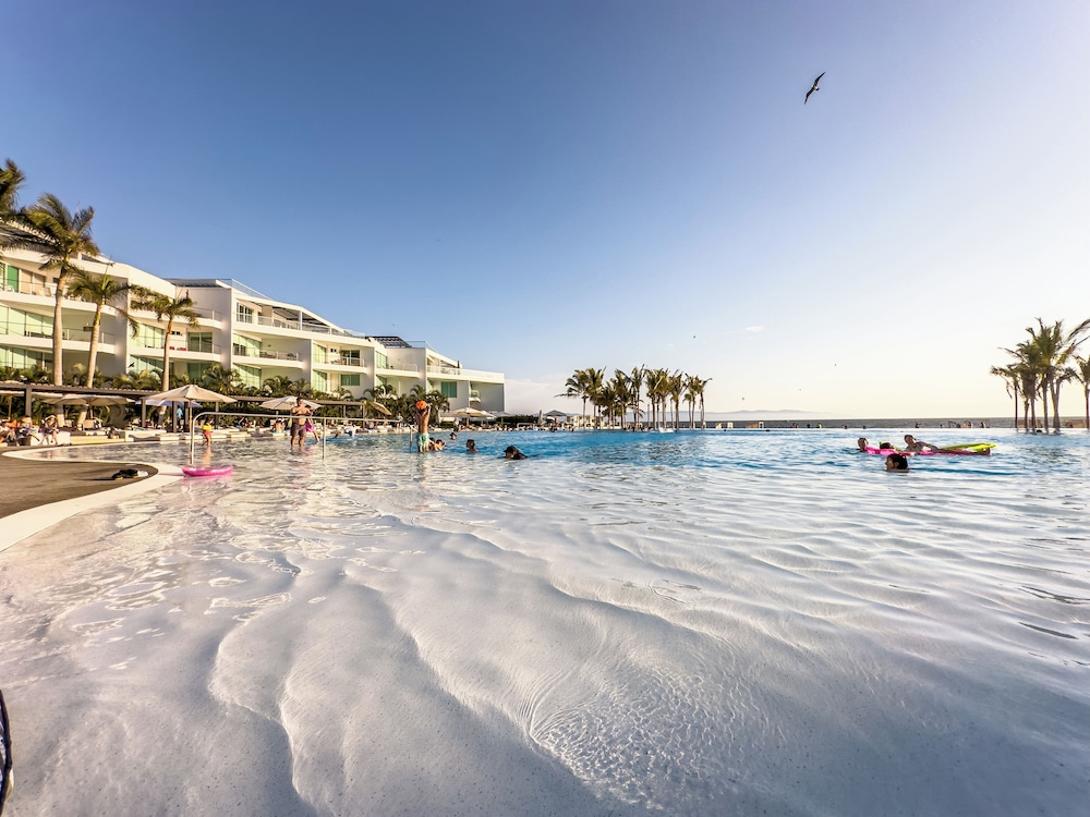 ARIA Residence Beachfront luxury