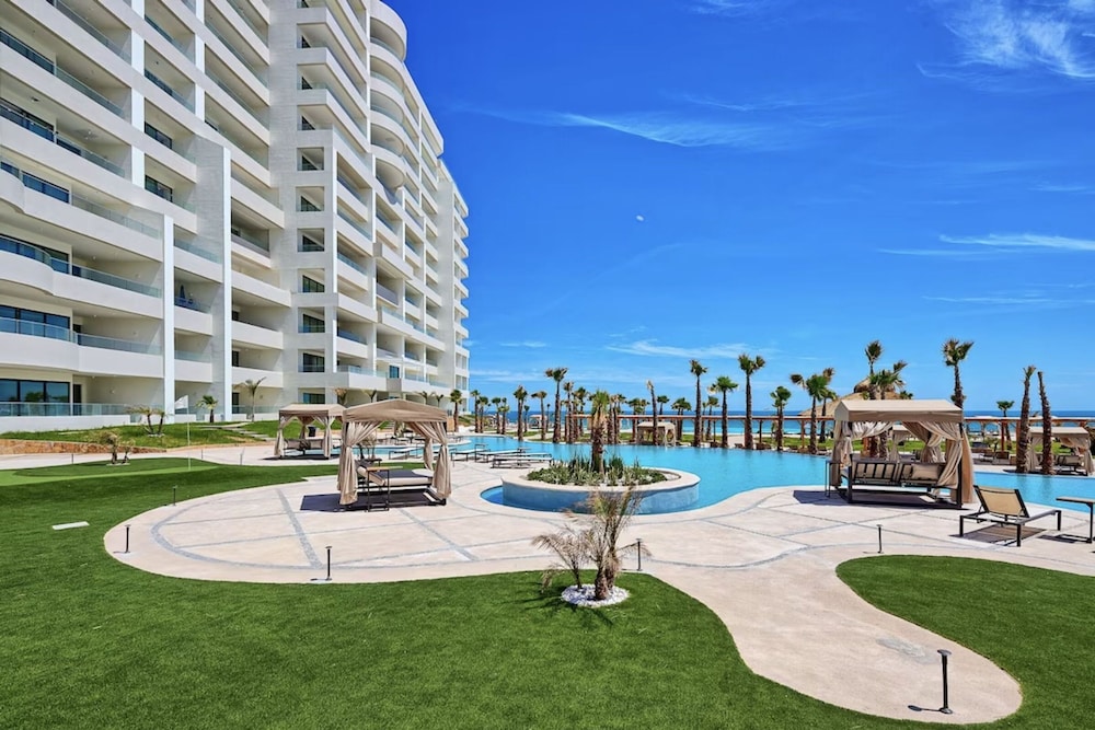 Luxury New Oceanfront Condo 5BR Sleeps 12