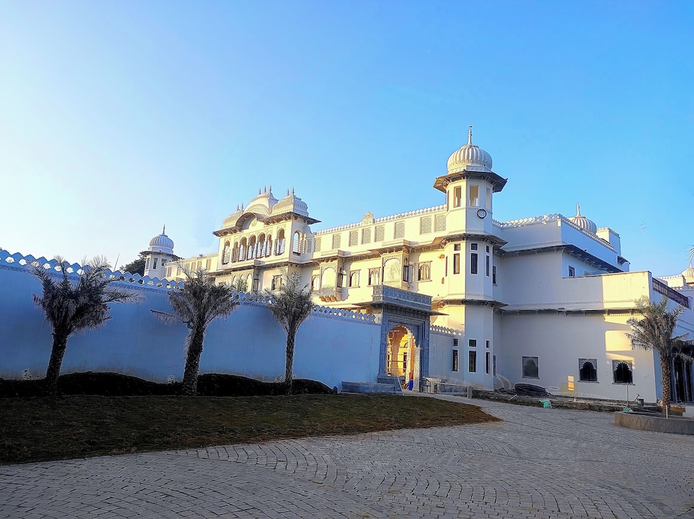 Daulatgarh Resort