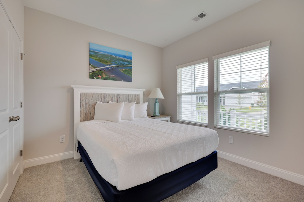 3 Mi to Sand & Surf: Ocean Isle Beach Retreat!