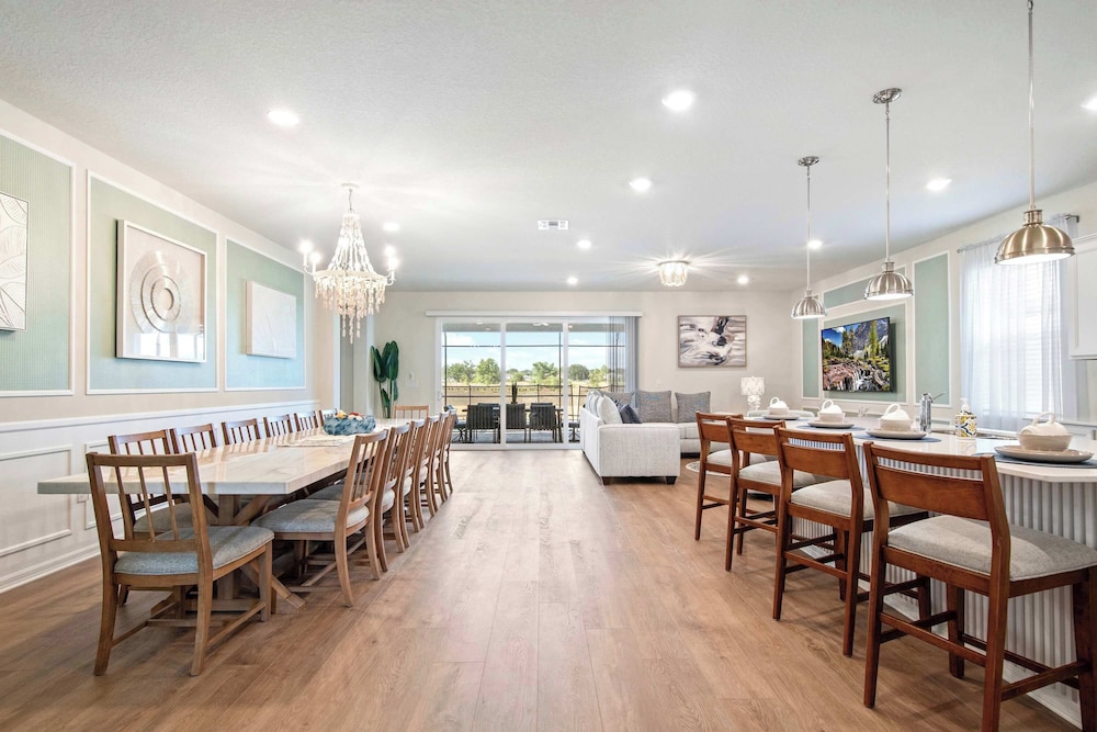 Bright & Spacious 7BR Pool Villa w/ Game Loft New Windsor Cay Resort Near Disney