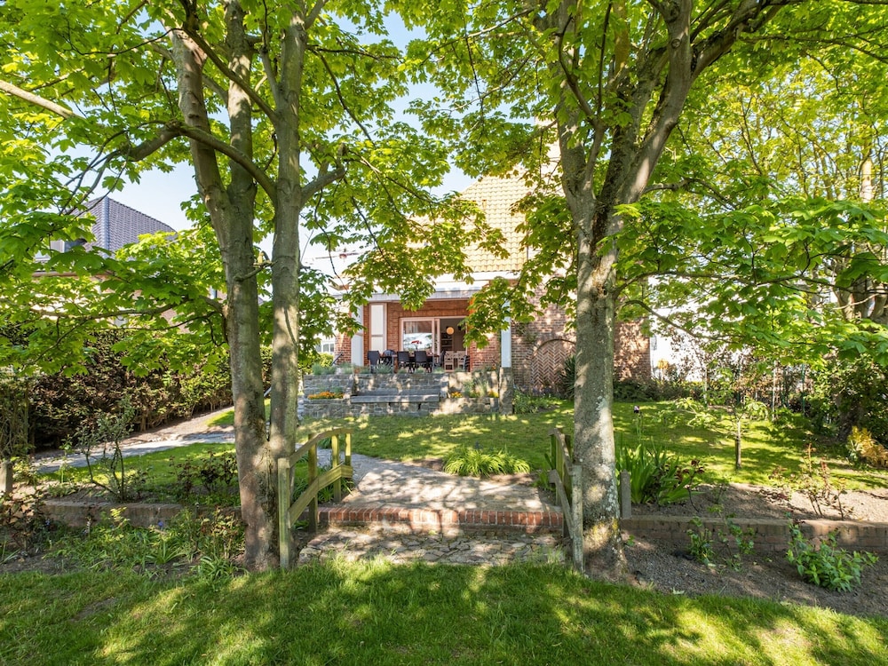 Villa in Koksijde With Sunny Garden