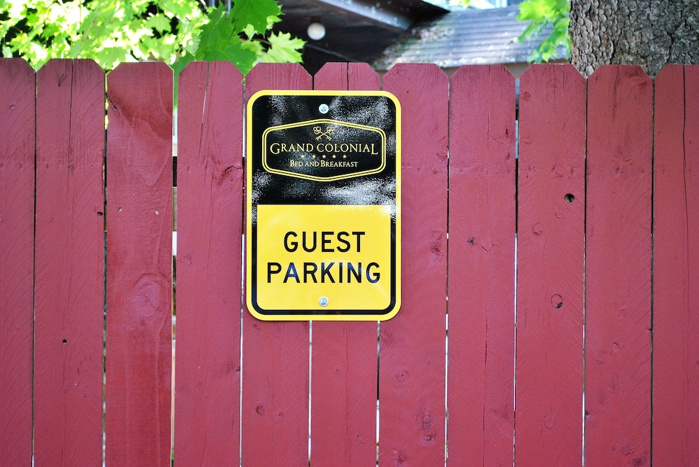 Grand Colonial B&B