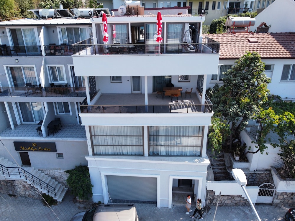 Hotel Suna Suits Home - Image 1