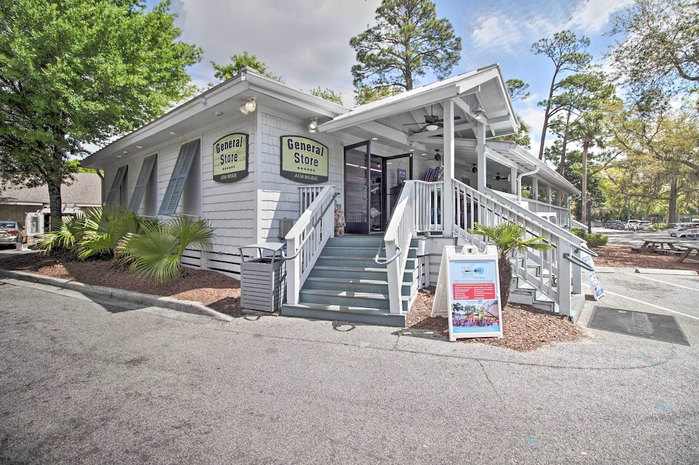 Walk to Community Beach: Coastal Carolina Condo