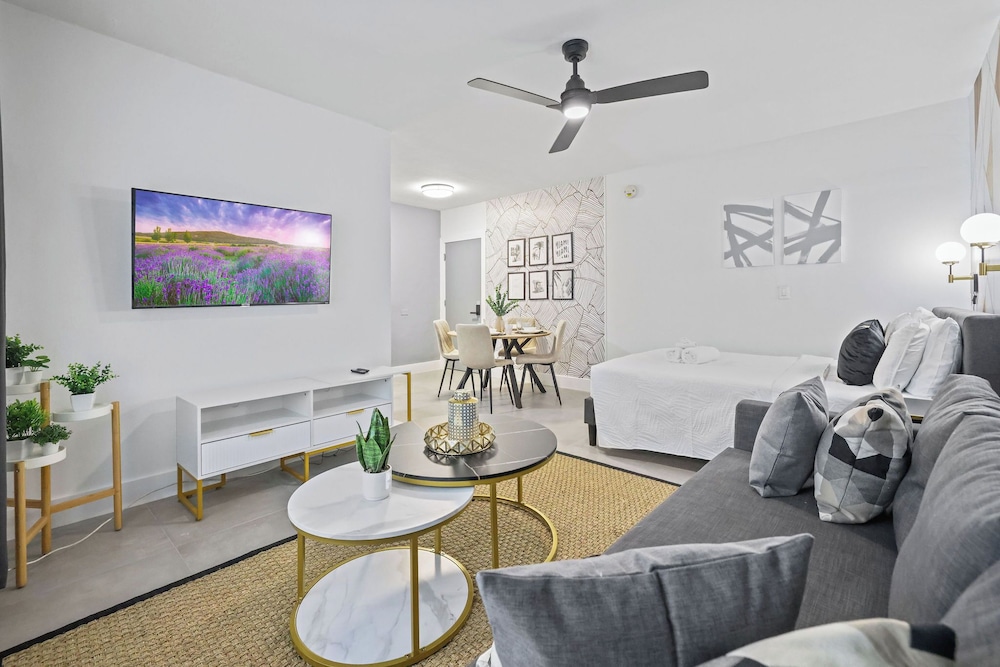 Harding Avenue Apartments by Andes STR