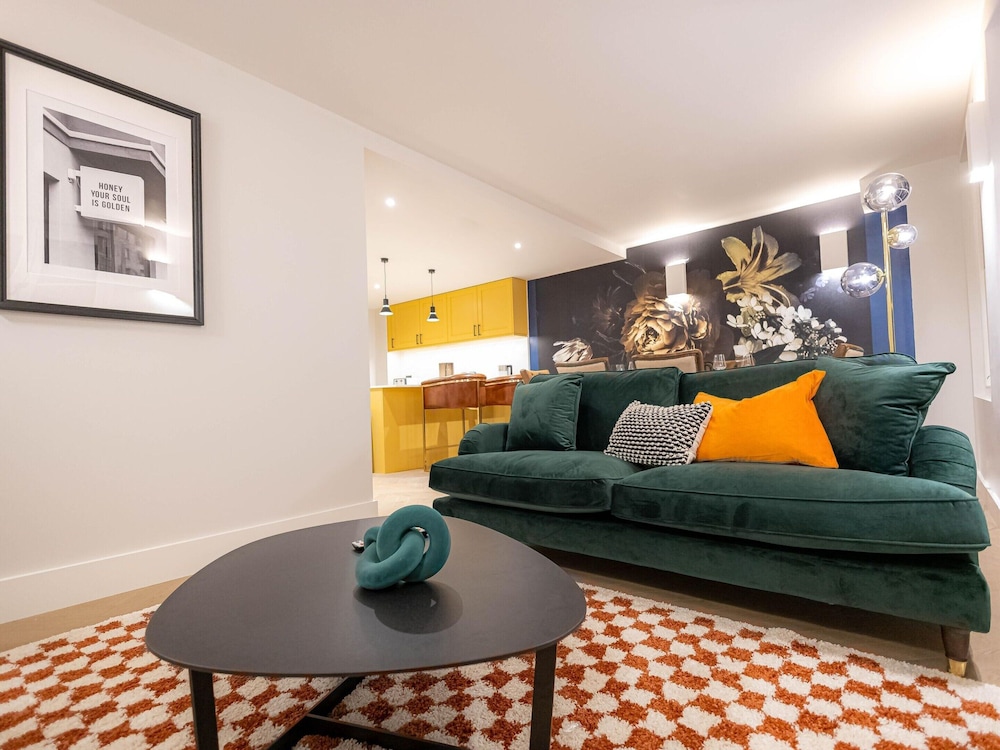 Three Bedroom Near Brick Lane by Belvilla