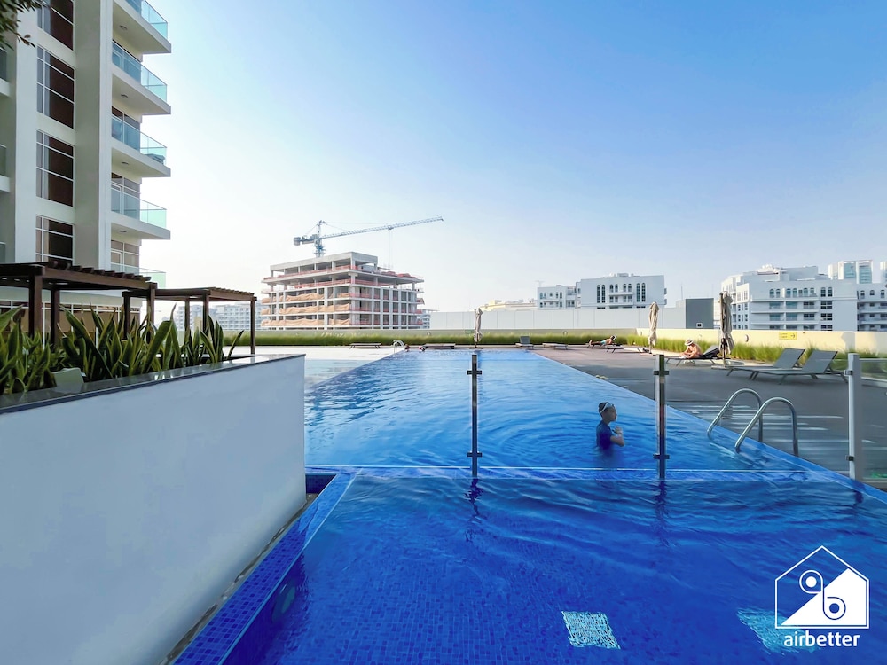 Jewelz Luxury 2BR Balcony, Pool & Garden Views