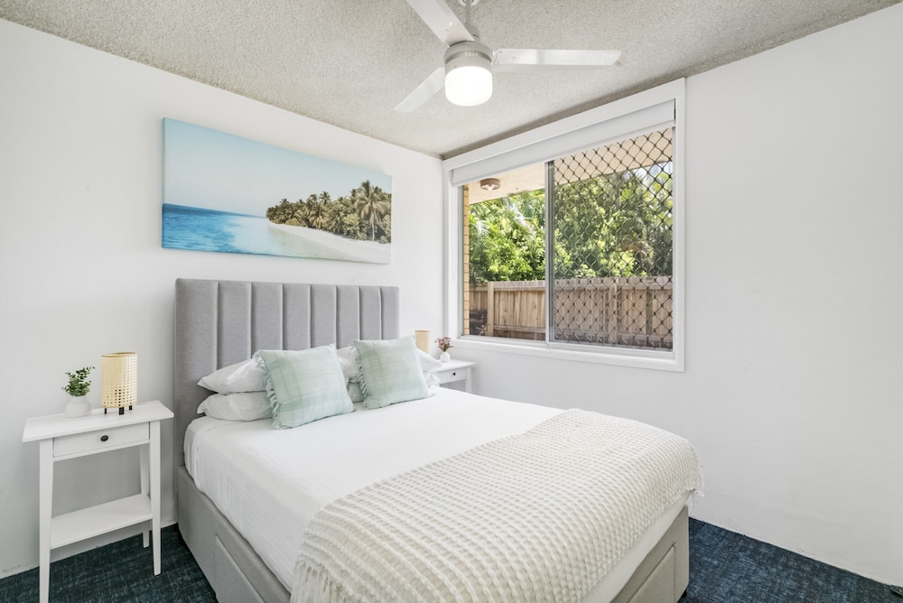 Cosy Ground Floor Unit Moments From The Beach