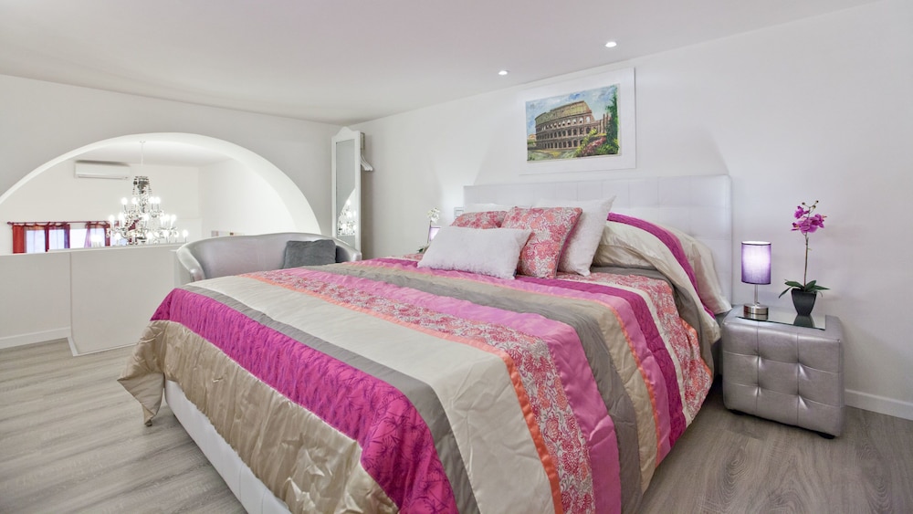 Rental In Rome Colour Colosseum Loft