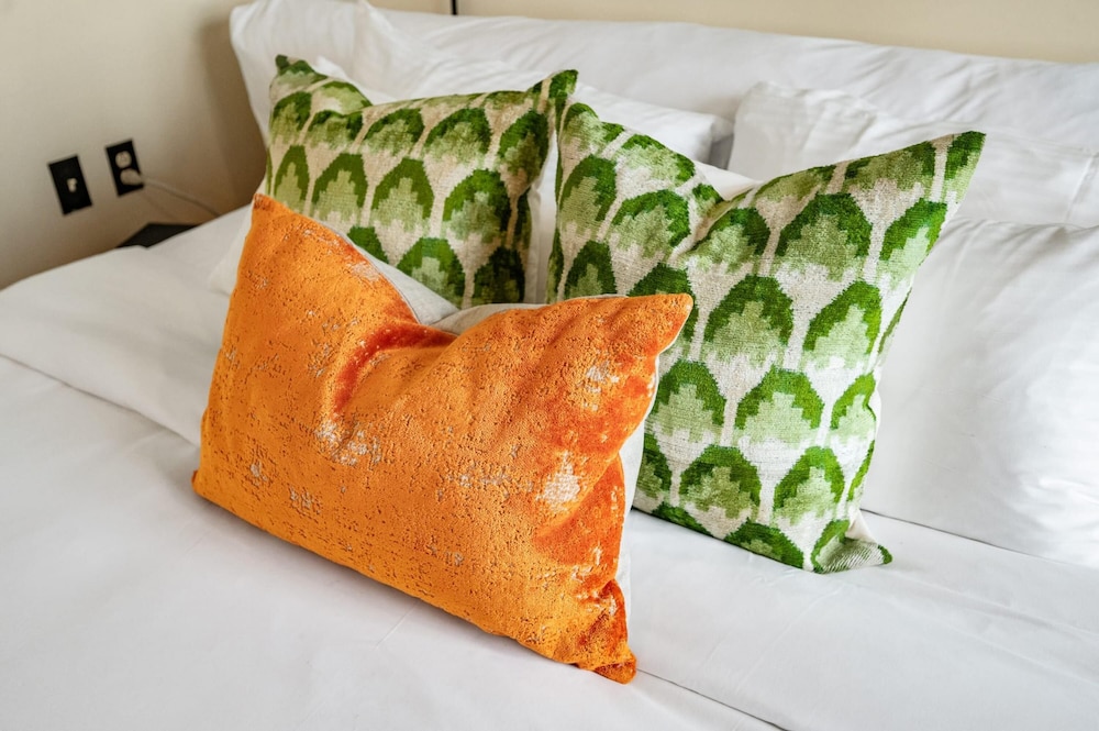 Kasa Trendy Studio Steps to Bakery Square The Maverick