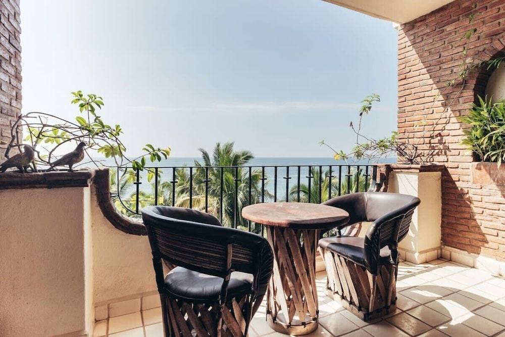 Ocean View 1Br Condo-balcony-beach-pool - 502