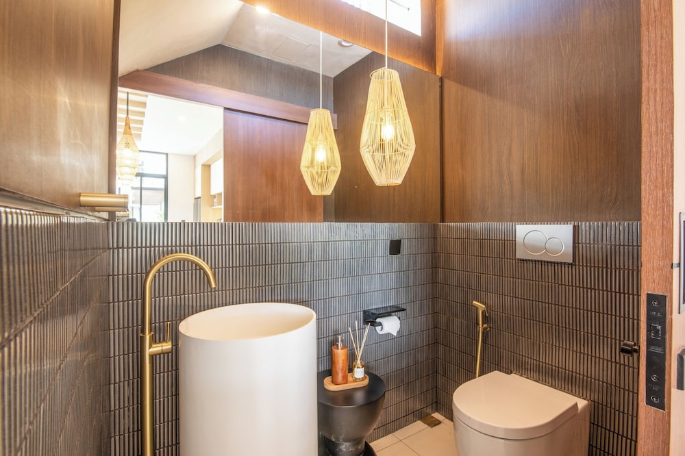 Elegant 3BR Escape Canggu AC 5min Shore