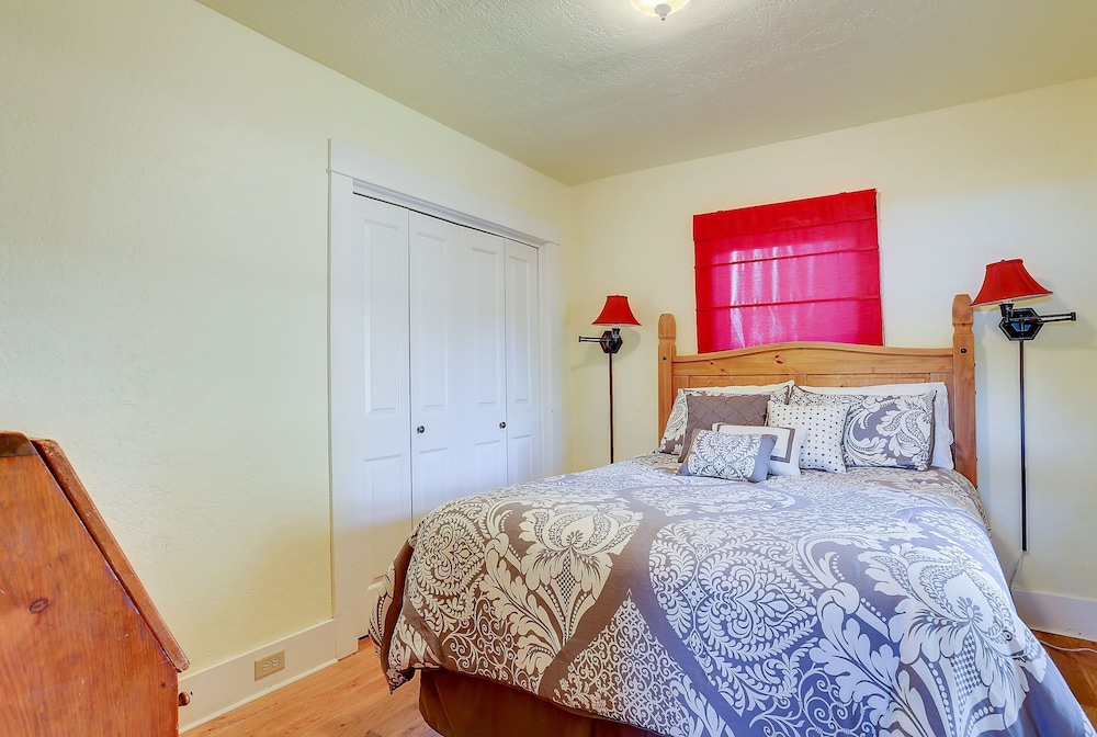 Pet-friendly Albany Cottage With BBQ on the Deck by Redawning view 2