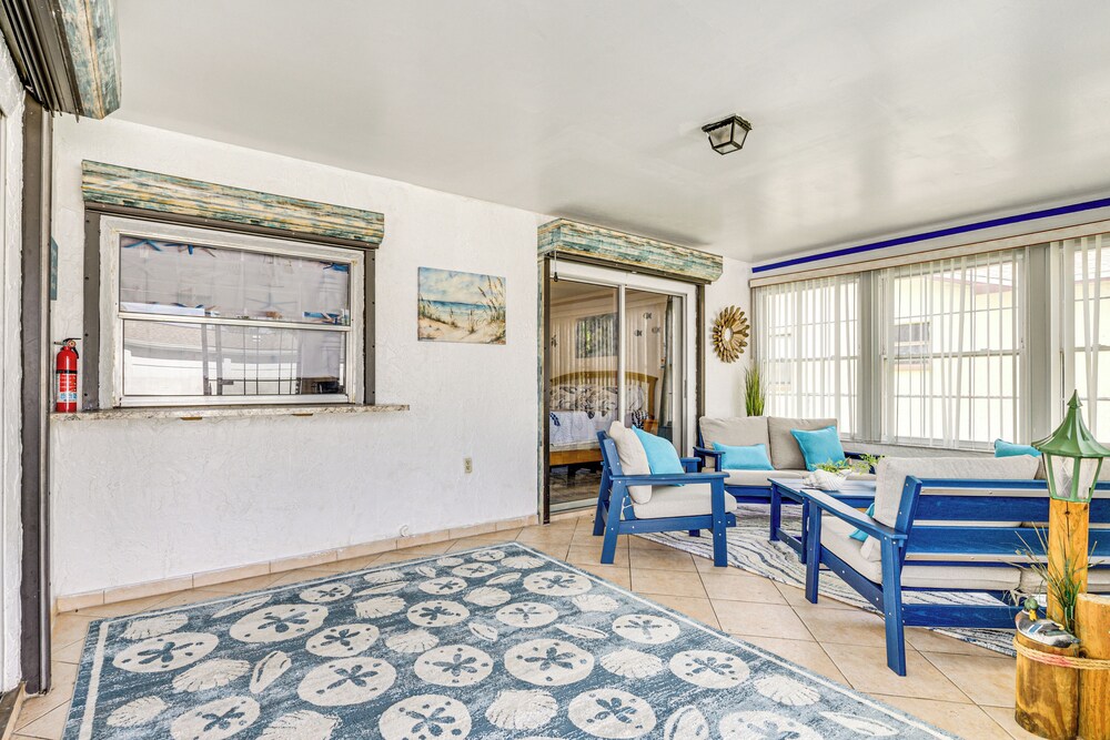 6 Mi to Hudson Beach: Port Richey Home w/ Patio!